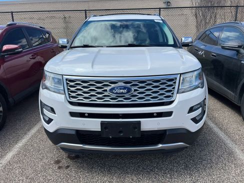 Used 2017 Ford Explorer Platinum AWD/4WD image 2