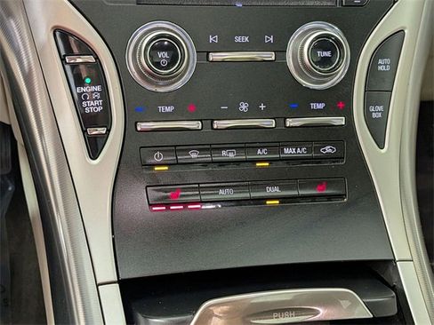 Used 2019 Lincoln Nautilus Select image 22