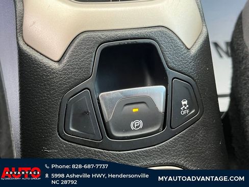 Used 2016 Jeep Renegade Limited image 20