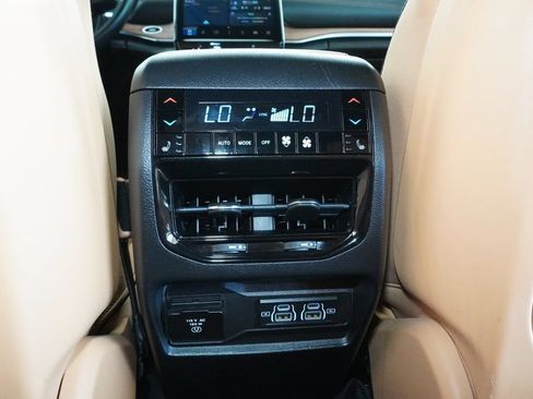 Used 2023 Jeep Grand Cherokee Summit AWD/4WD image 29