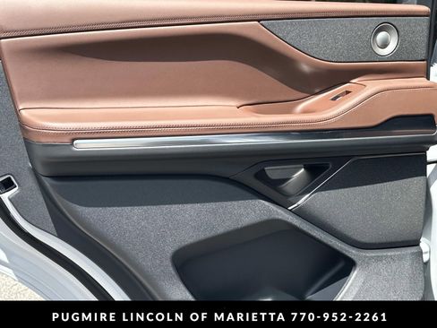 New 2026 Lincoln Navigator Reserve AWD/4WD image 21