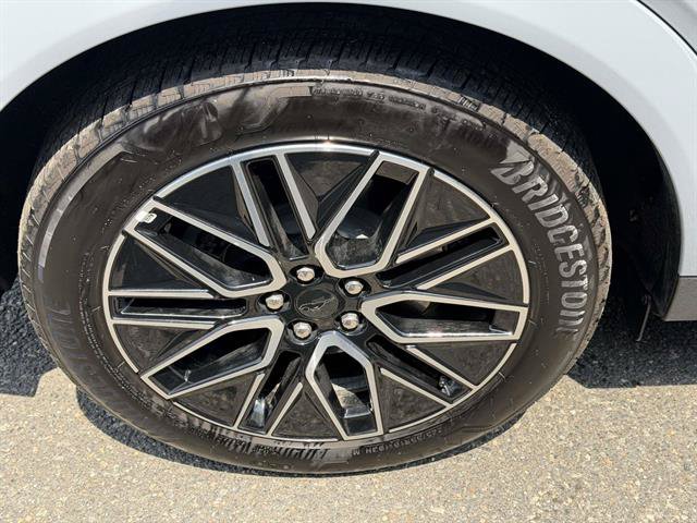 Certified 2025 Ford Mustang Mach-E Premium AWD/4WD image 5