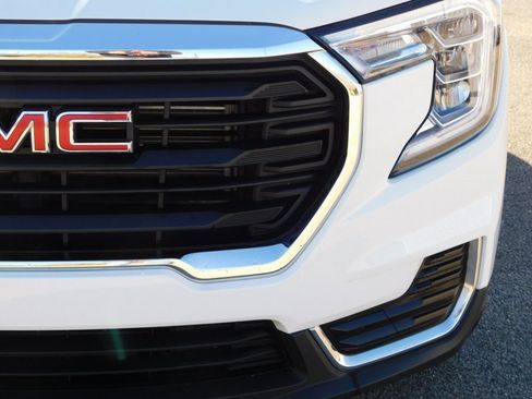 Used 2023 GMC Terrain SLE w/ Driver Convenience Package image 9