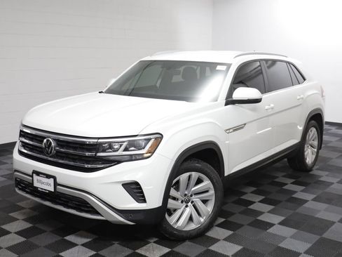 Used 2022 Volkswagen Atlas Cross Sport SE FWD image 2