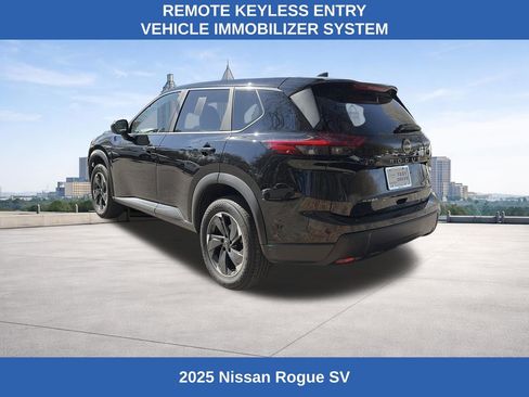 Used 2025 Nissan Rogue SV image 3