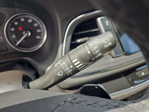 Used 2021 Buick Enclave Essence image 18