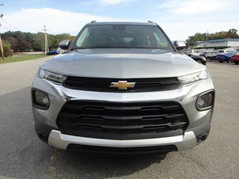 Used 2023 Chevrolet TrailBlazer LT image 2