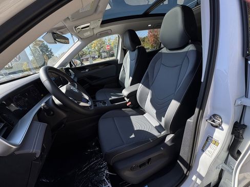 New 2025 Volkswagen Tiguan SE image 19