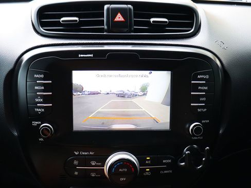 Used 2018 Kia Soul + FWD image 45