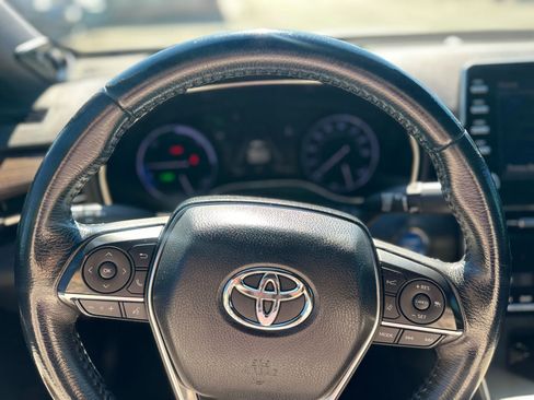 Used 2019 Toyota Avalon XLE image 9