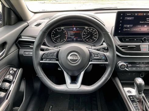 Used 2023 Nissan Altima 2.0 SR FWD image 10