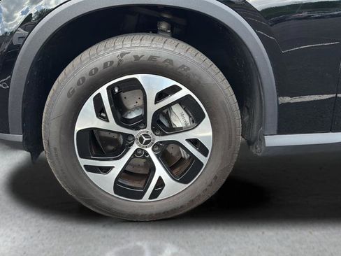 Used 2025 Mercedes-Benz GLC 350e 4MATIC image 16