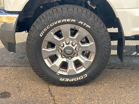 Used 2019 Ford F250 Lariat w/ Chrome Package image 24