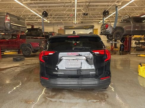 Used 2019 GMC Terrain SLE w/ Driver Convenience Package image 4