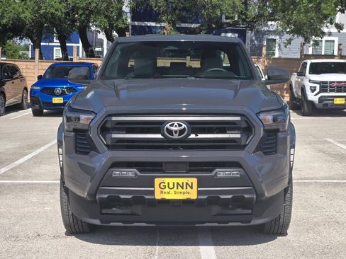Used 2025 Toyota Tacoma SR5 AWD/4WD image 9