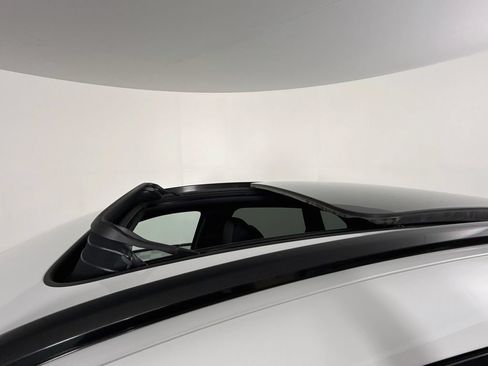 Certified 2023 Porsche Macan Turbo AWD/4WD image 22