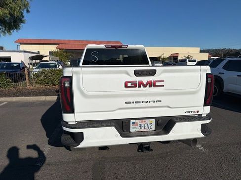 Used 2025 GMC Sierra 2500 AT4 image 14
