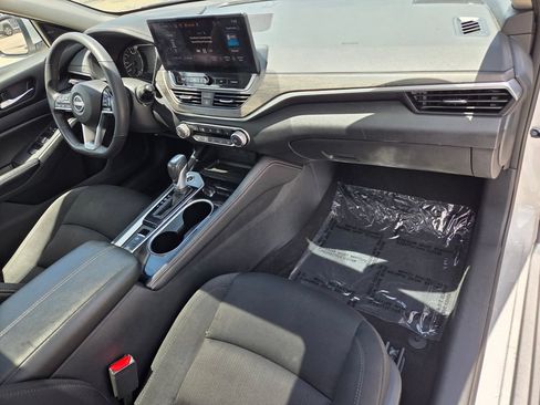 Used 2024 Nissan Altima 2.5 SV w/ SV Premium Package FWD image 16