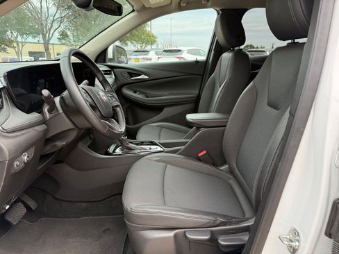 Used 2025 Buick Encore GX Preferred AWD/4WD image 28