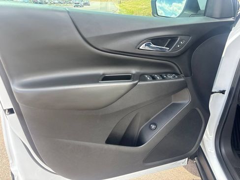 Used 2022 Chevrolet Equinox LT FWD image 11