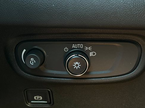 Used 2023 GMC Terrain SLE w/ Driver Convenience Package AWD/4WD image 40