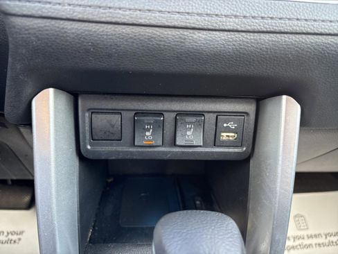 Used 2022 Toyota Corolla Cross XLE image 21