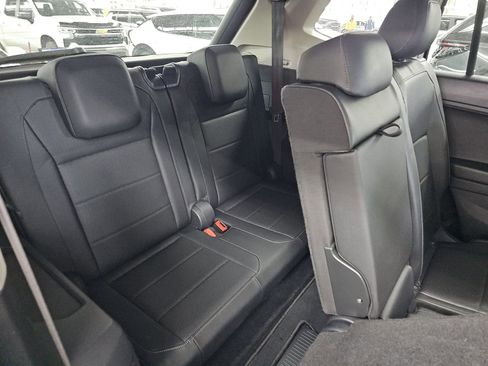 Used 2020 Volkswagen Tiguan SE FWD image 18