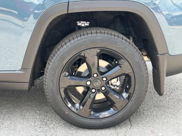 New 2027 Jeep Grand Cherokee Limited w/ Limited Altitude Package AWD/4WD image 12