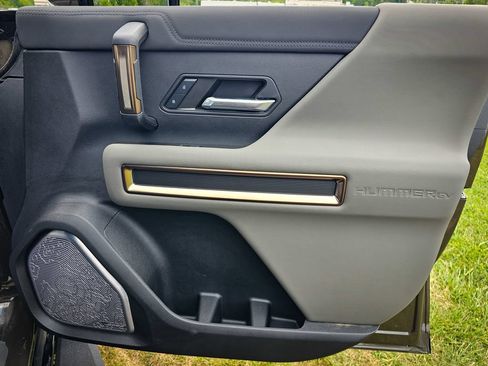 Used 2025 GMC Hummer EV 2X w/ LPO, Illumination Package AWD/4WD image 49