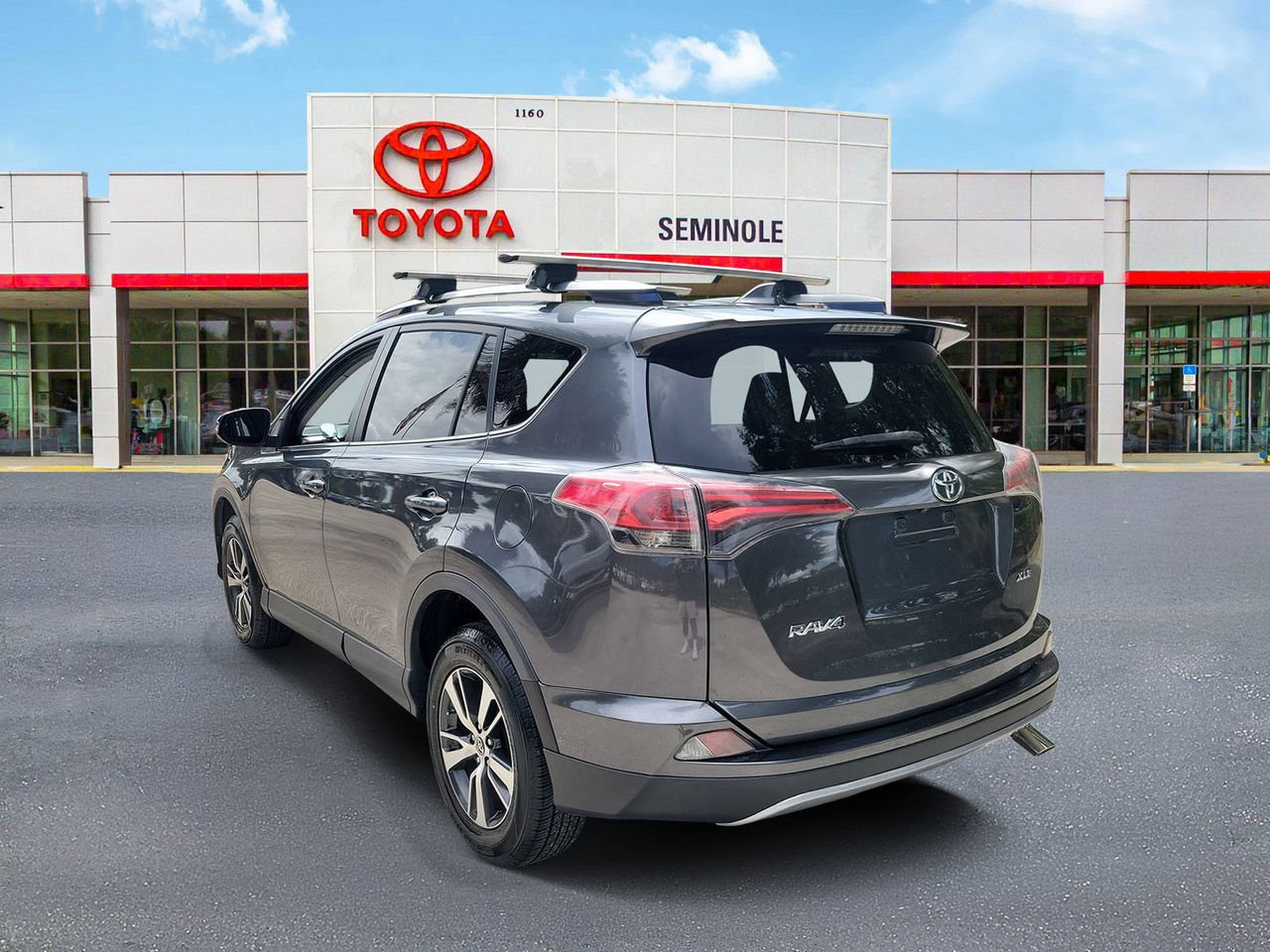 Used 2018 Toyota RAV4 XLE FWD image 4