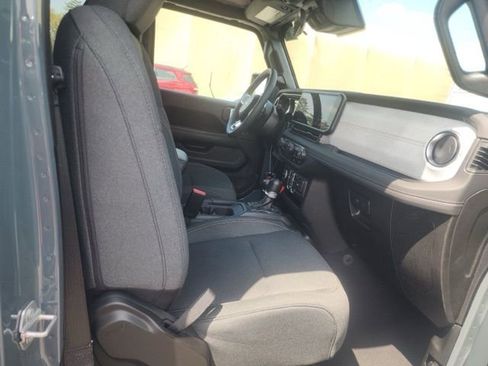 Used 2025 Jeep Wrangler Unlimited Sahara AWD/4WD image 10