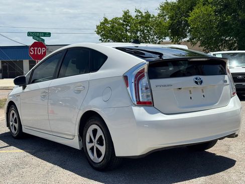 Used 2013 Toyota Prius Four w/ Deluxe Solar Roof Pkg FWD image 4