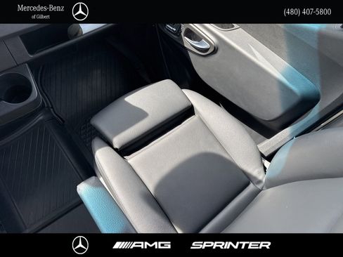 Used 2023 Mercedes-Benz Sprinter 2500 image 18