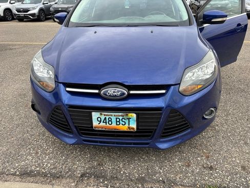 Used 2012 Ford Focus Titanium FWD image 2