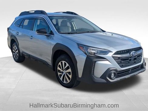 Used 2025 Subaru Outback Premium image 3