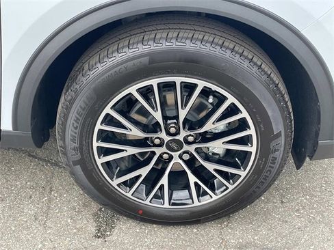 New 2025 Ford Escape SE w/ PHEV Premium Package image 32