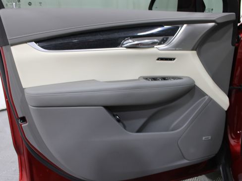 Used 2023 Cadillac XT6 Premium Luxury image 6