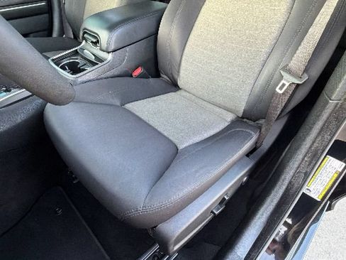 Used 2023 Chrysler 300 Touring w/ Sport Appearance Package RWD image 15