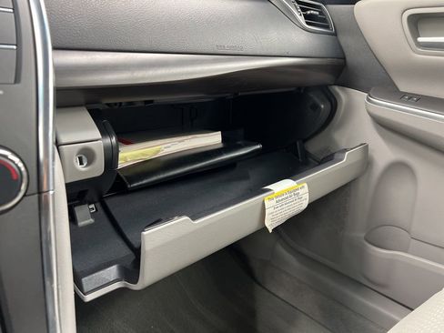 Used 2015 Toyota Camry LE image 25