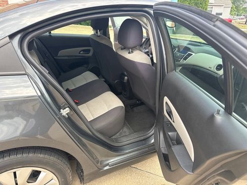 Used 2013 Chevrolet Cruze LS FWD image 13