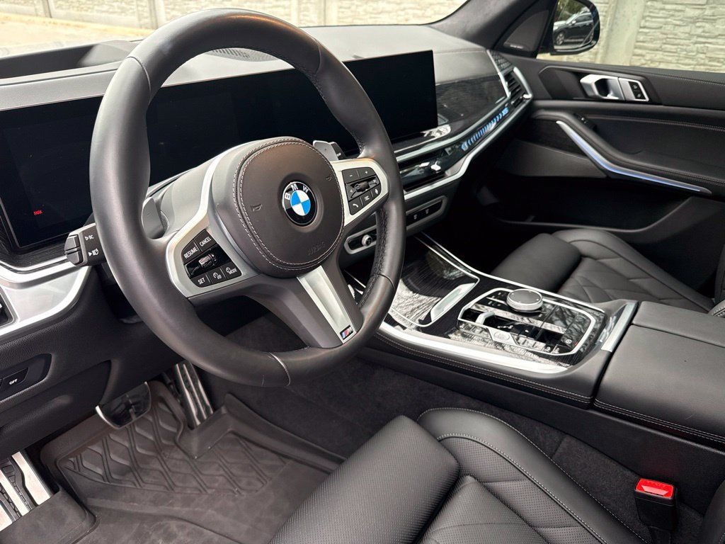 Used 2024 BMW X5 xDrive40i w/ M Sport Package AWD/4WD image 9