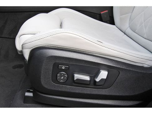 Used 2023 BMW X5 xDrive40i w/ M Sport Package image 31