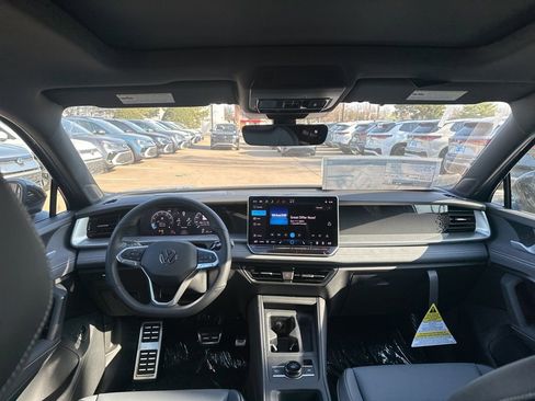 New 2026 Volkswagen Tiguan SE R-Line AWD/4WD image 16