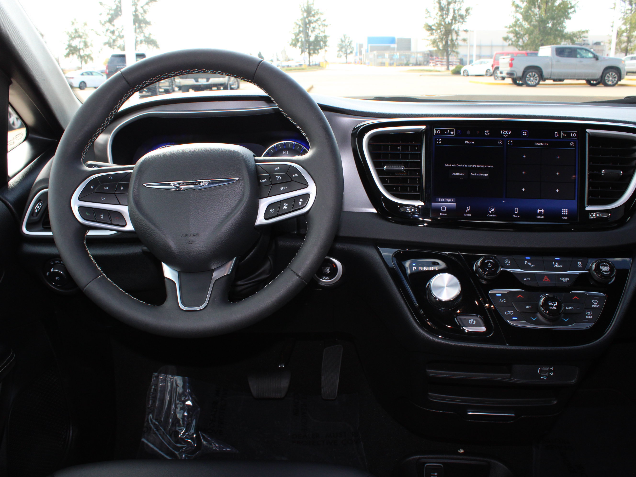 Used 2026 Chrysler Pacifica Select FWD image 15