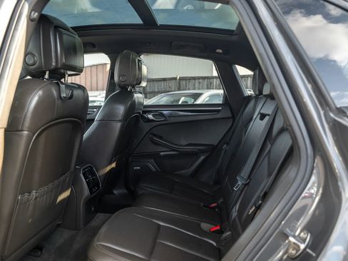 Used 2018 Porsche Macan S image 8