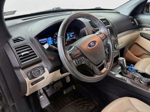Used 2019 Ford Explorer XLT w/ Equipment Group 202A AWD/4WD image 16