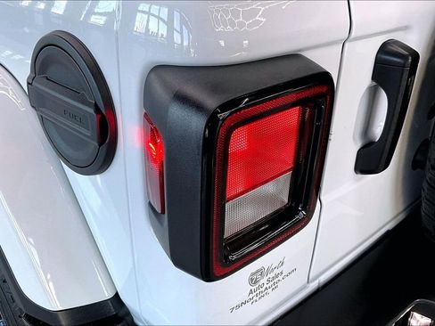 Used 2023 Jeep Wrangler Sahara w/ Cold Weather Group image 23