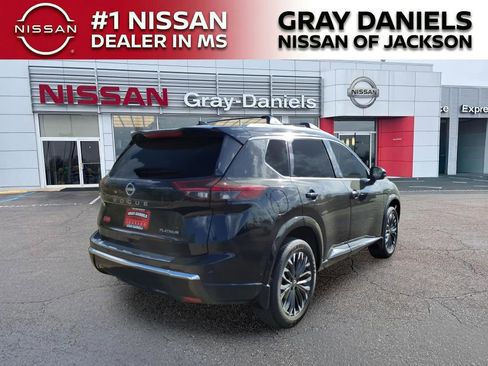 Certified 2025 Nissan Rogue Platinum w/ Platinum Premium Package image 7