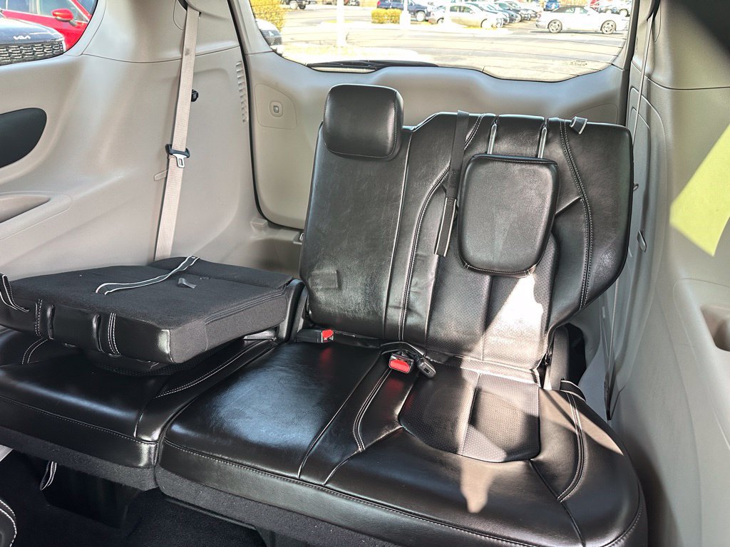 Used 2024 Chrysler Pacifica Limited FWD image 15