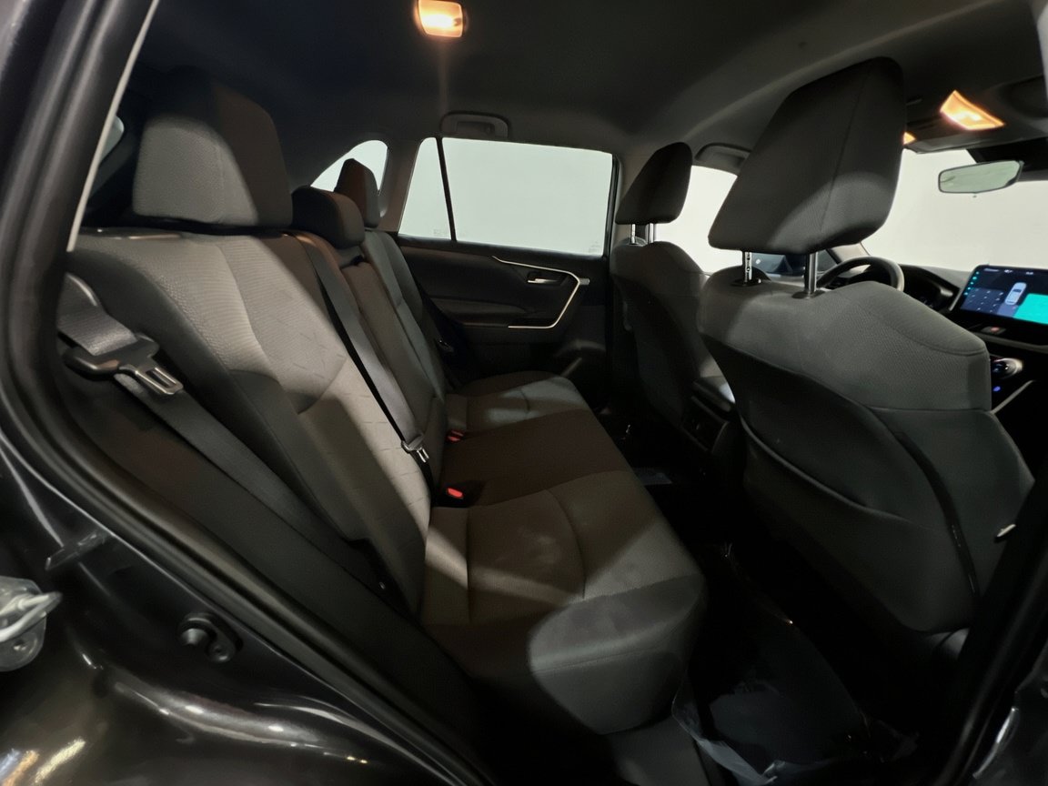Used 2021 Toyota RAV4 XLE w/ Carpet Mat Package (TMS) FWD image 19